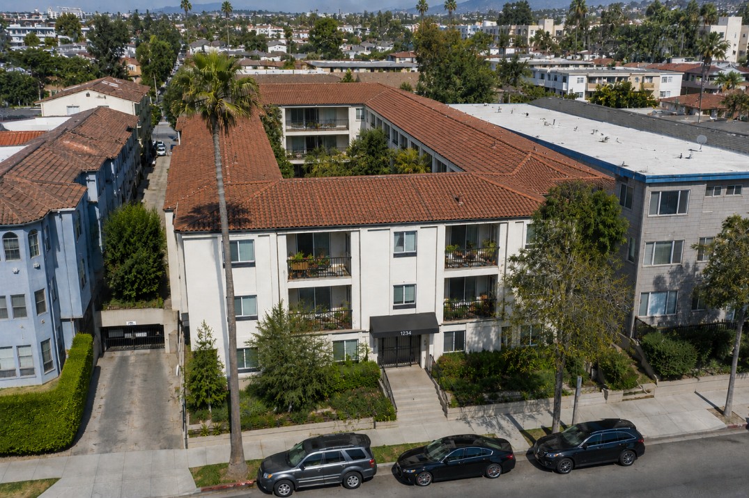 16+ Unit Apartment Buildings