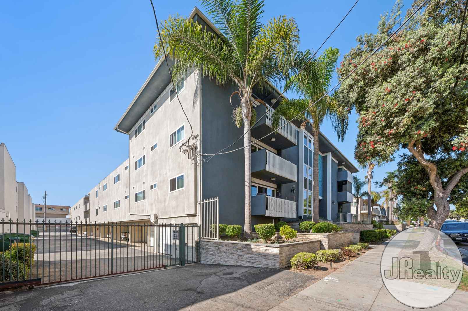 JRealty Apartment Property Management – Los Angeles Sample of a large apartment building that JRealty manages